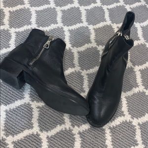 SIZE 7.5 GENTLY WORN STEVE MADDEN BOOTS